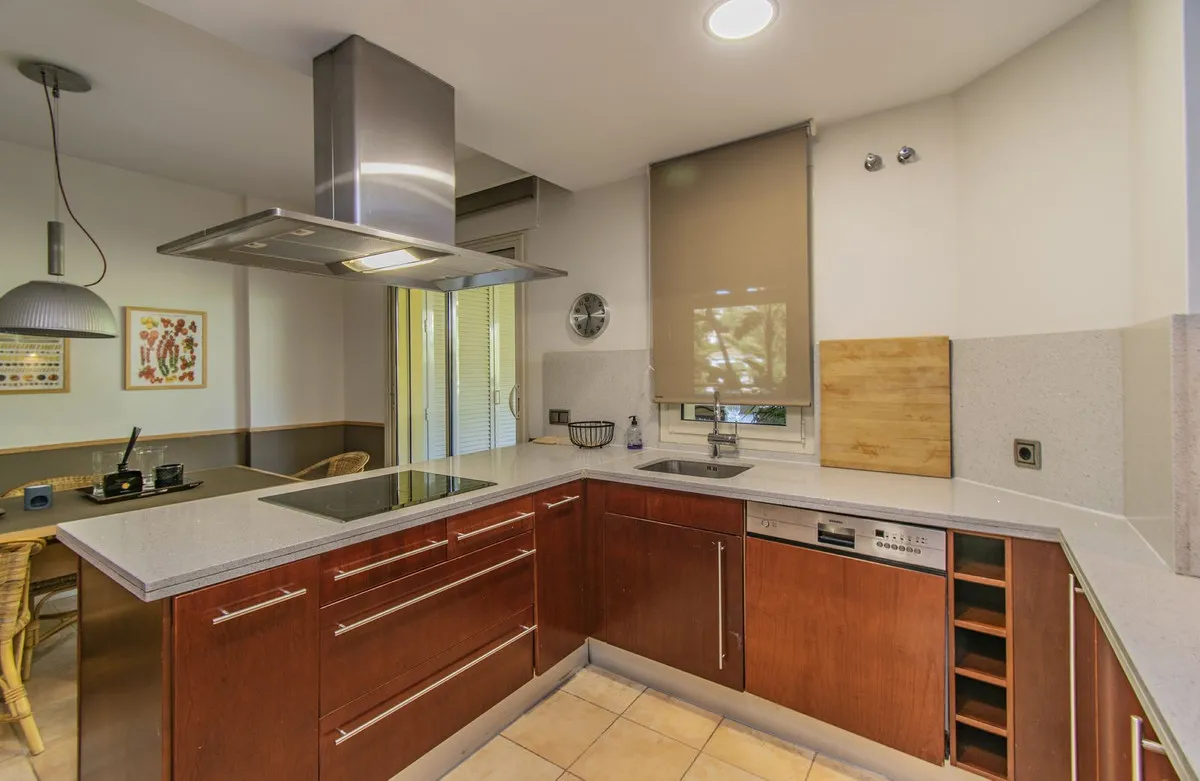 6552844e-9494-4c24-9bd0-bd0e06ef0c6d