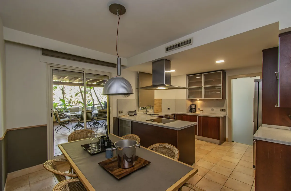 d0d0178c-85b1-425e-86e4-3f5740064699