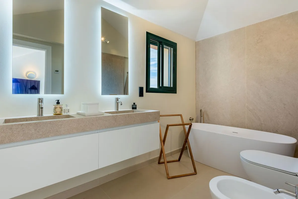 bf519ef4-985e-4ca8-9f59-83038bba44fd