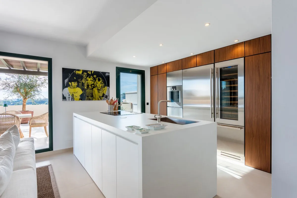 f897277a-a0f9-46a5-b8f8-a895a893f516