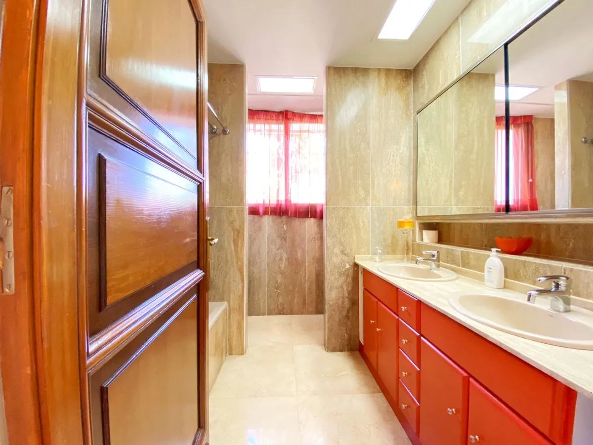 6b6750cf-3f24-48f4-8abb-6877e68f0c10