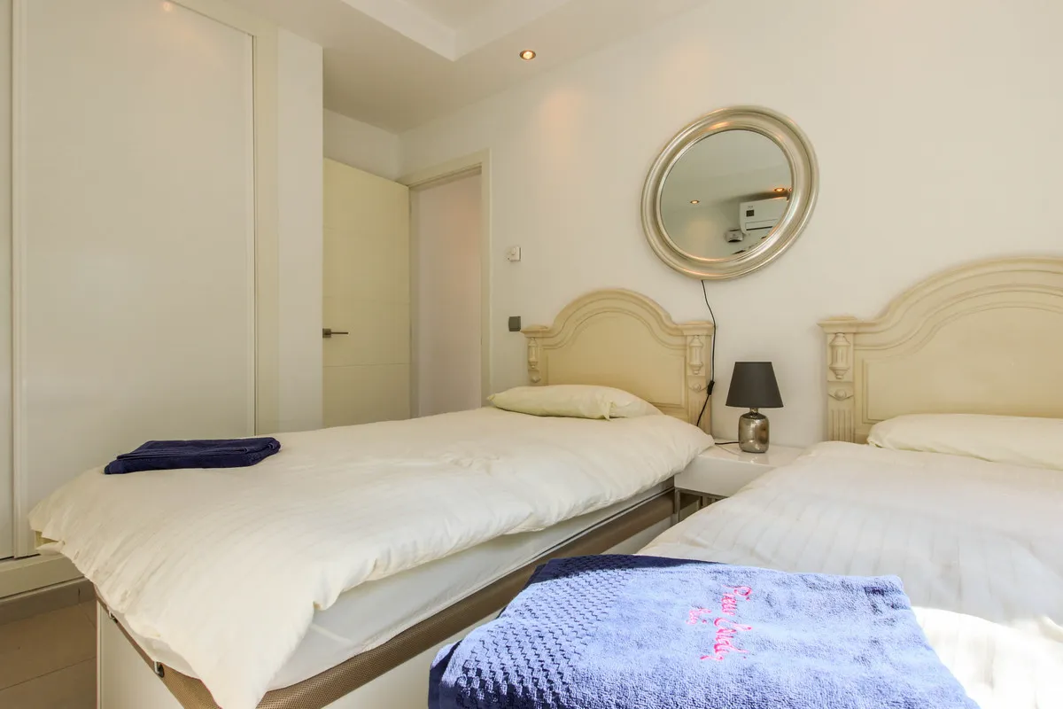 02e8bd7b-e852-4b26-a15e-0630204d9a20