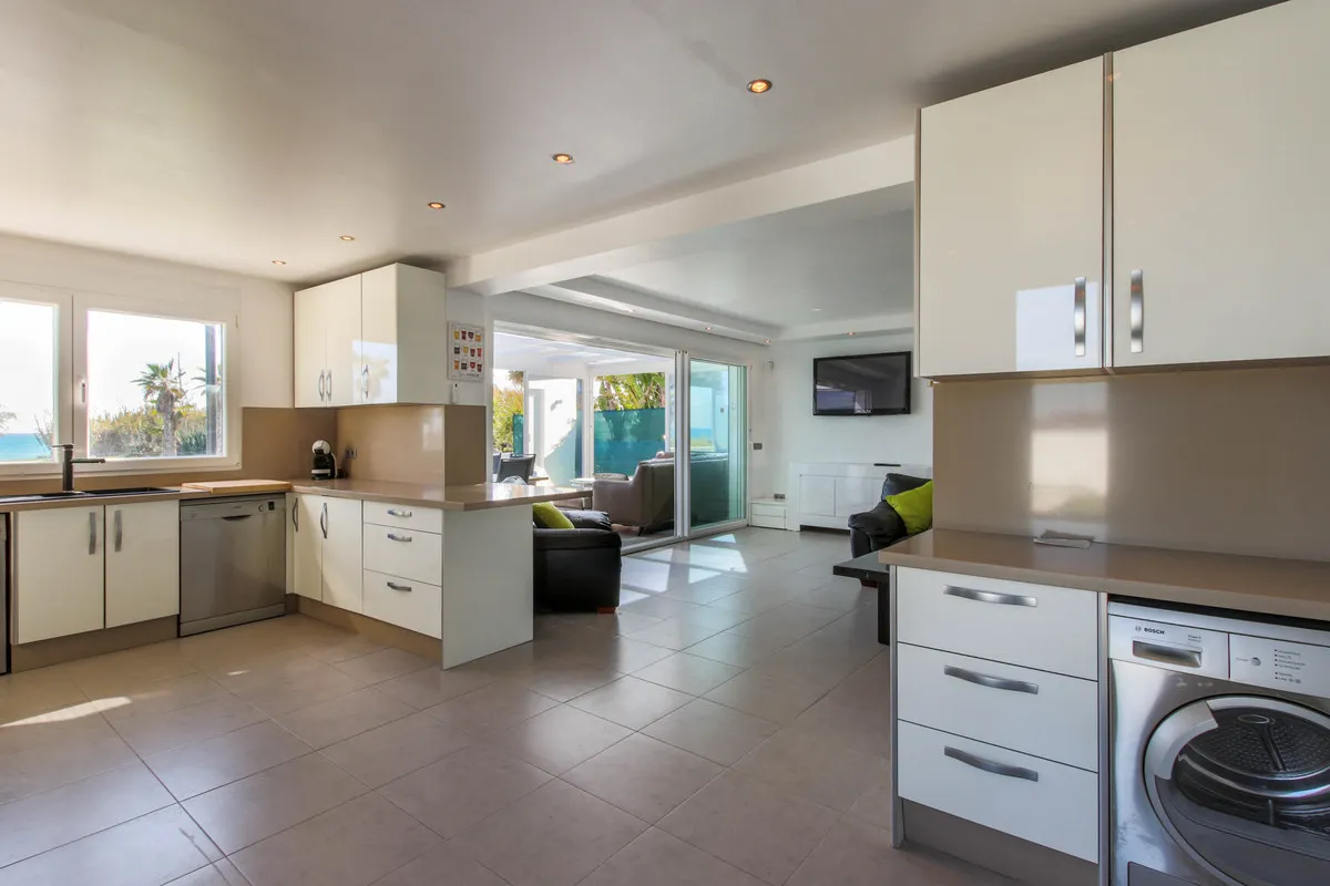 57bef5f8-5a41-40c8-8f1d-4aba414b1114