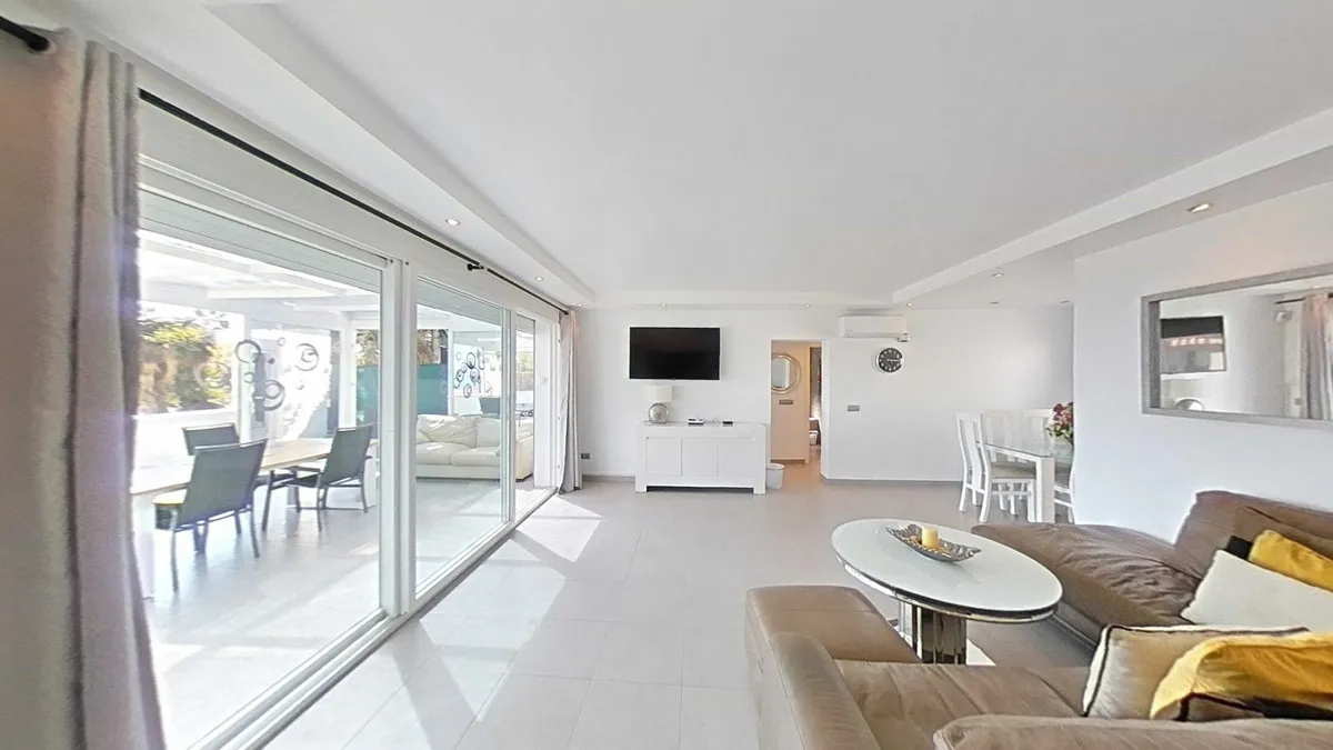 f5a06ebe-ca4a-4831-9528-ae1115dd3968