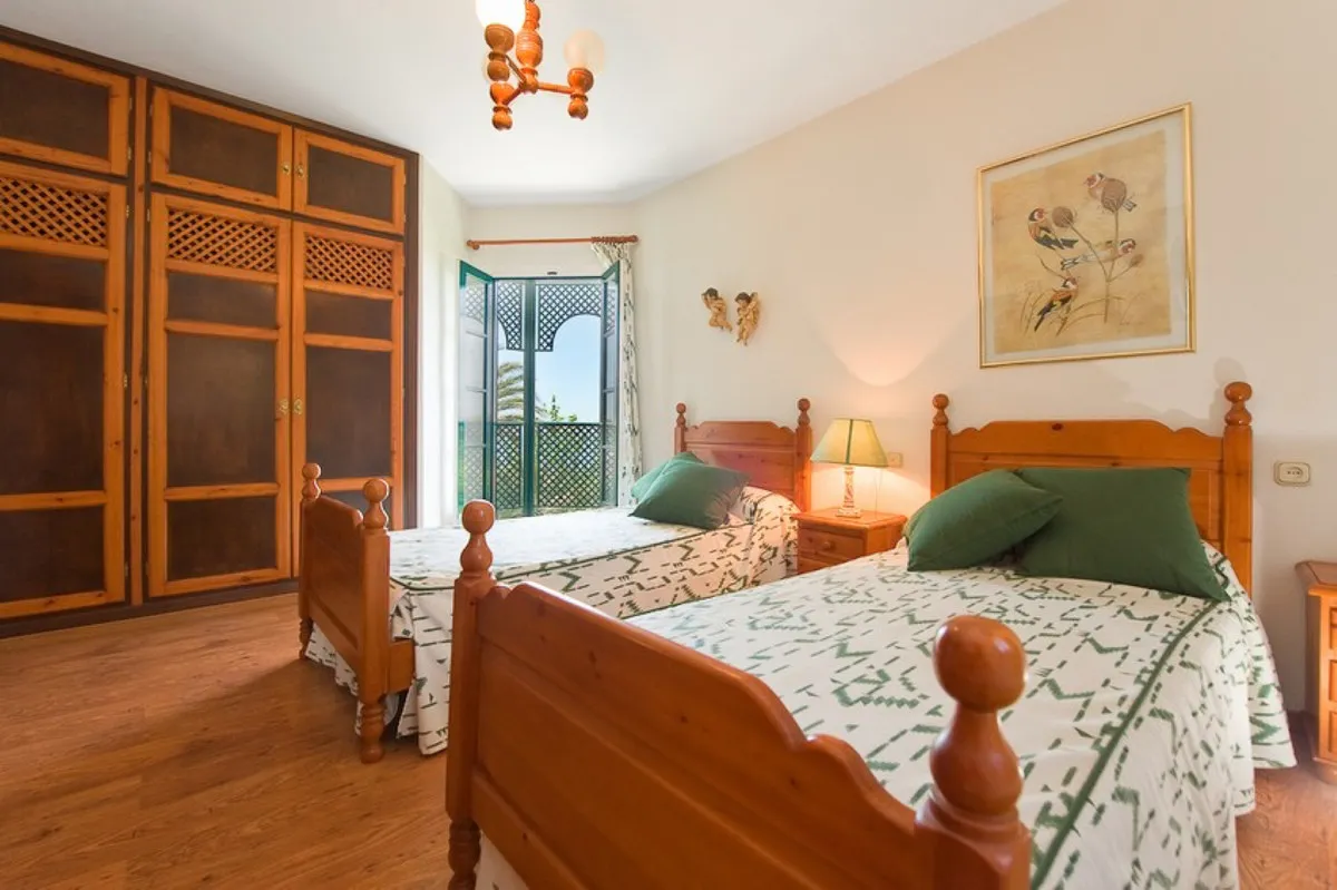 975ea463-40f8-477f-a60a-1a695a3494be