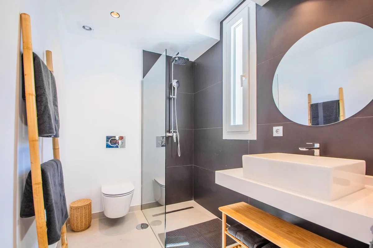 100c5f93-86ca-4bd5-9099-ef2ce2d666a3