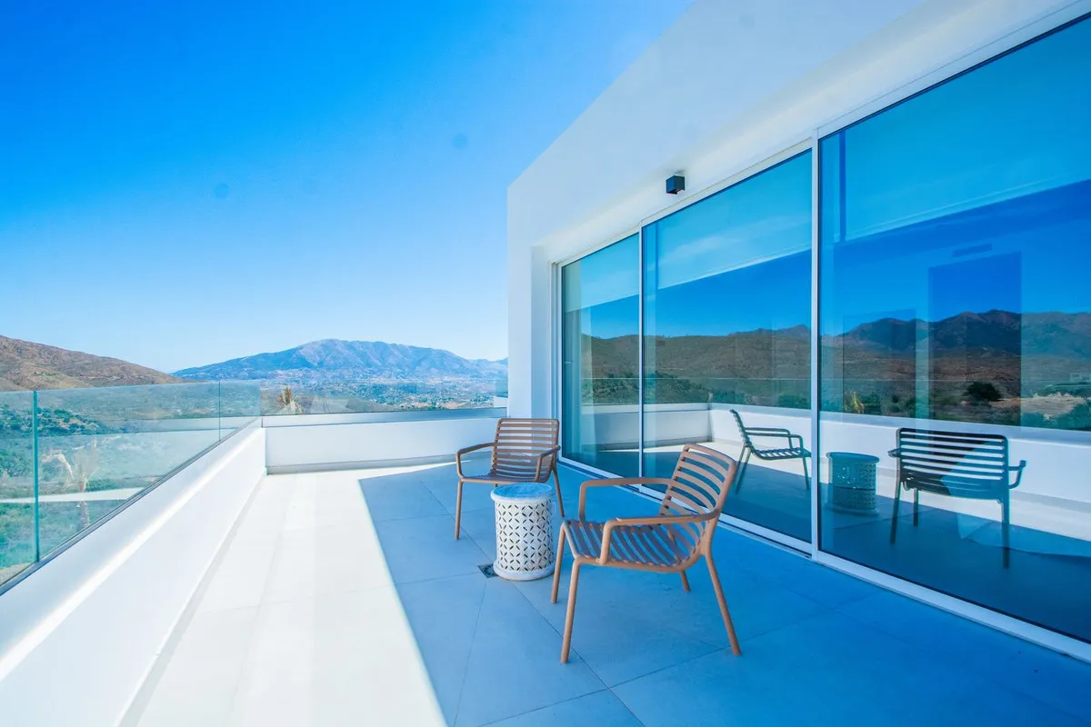 715733f6-2af2-4b11-8cc7-a53d4d4af795