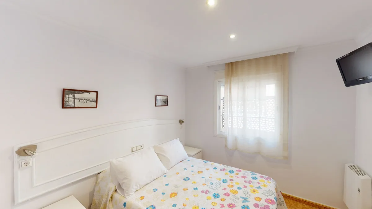 aeb9b930-c3af-4abb-910d-c84a2f776820