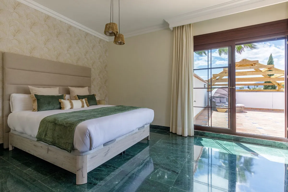 e8477fe9-22f8-4d7a-b932-208030851c6b