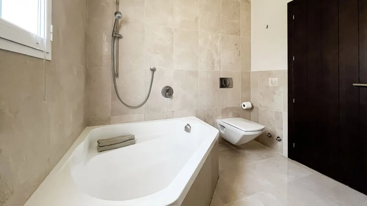 f7e77228-2d0a-4d0e-9675-c07bcabc5c54