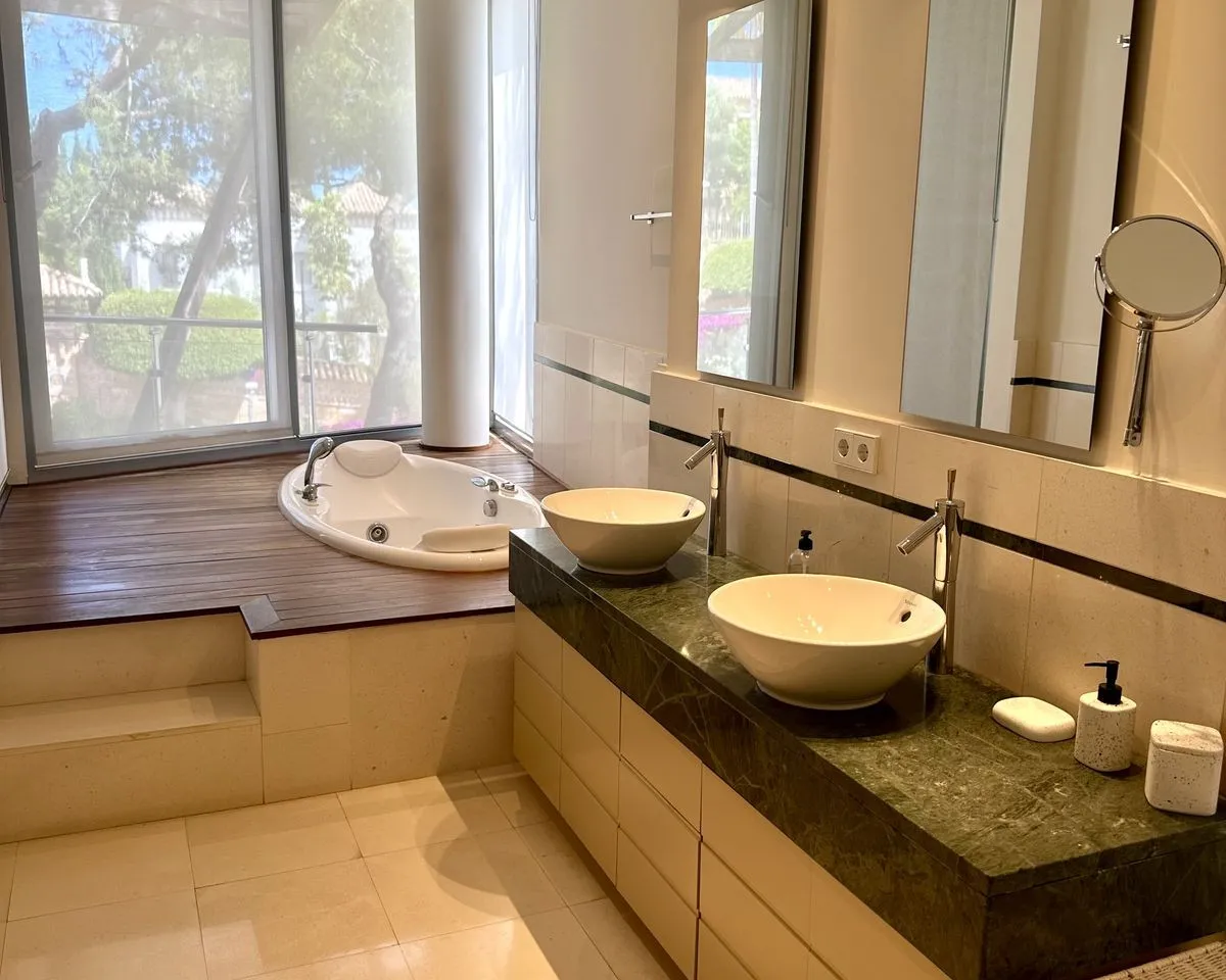 edc63c70-9ba6-4fb7-95f4-e7b08069a7aa