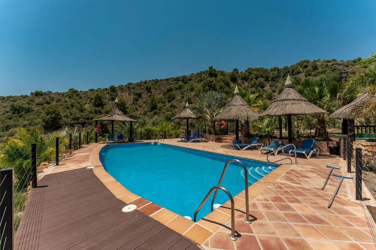 ebb8be40-70be-463f-ad76-956ee003cc3f