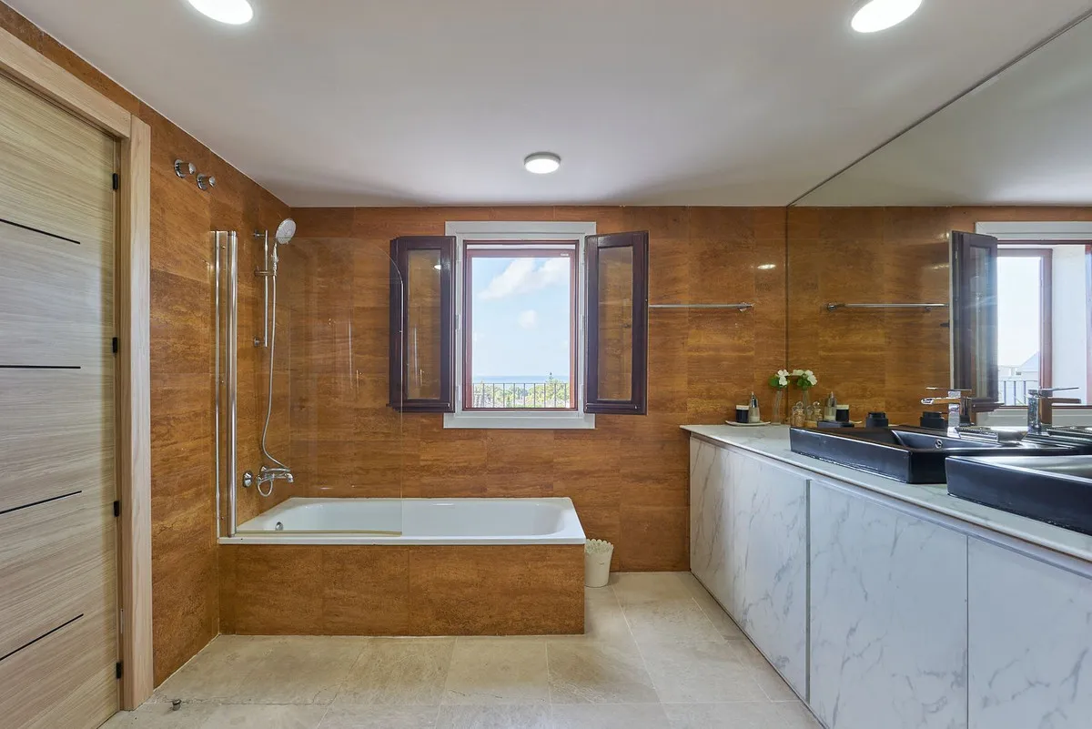 57b4ba38-dfe0-45fb-abde-fe558af99880