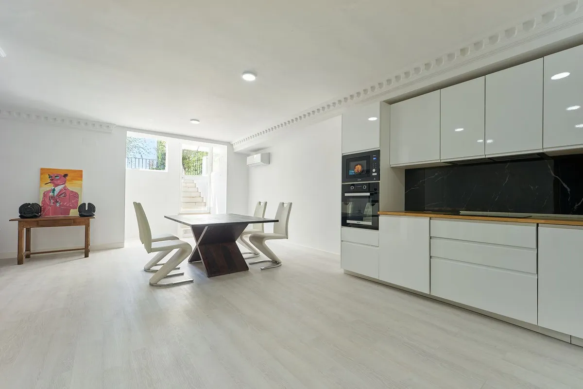 fe357e04-6282-476d-8aa1-0066ff16736c