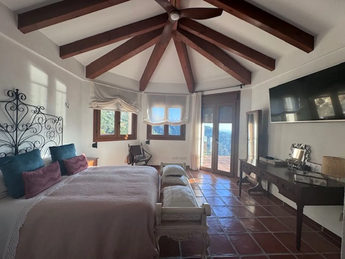 a3549a27-f29a-4529-ad80-4405045b57cf