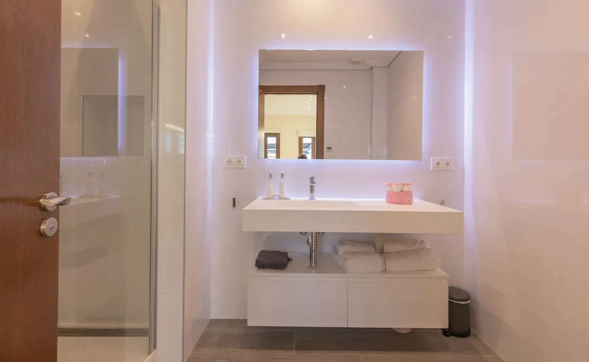 4d327d2c-2021-46b6-a6fc-aa9ae75f824c