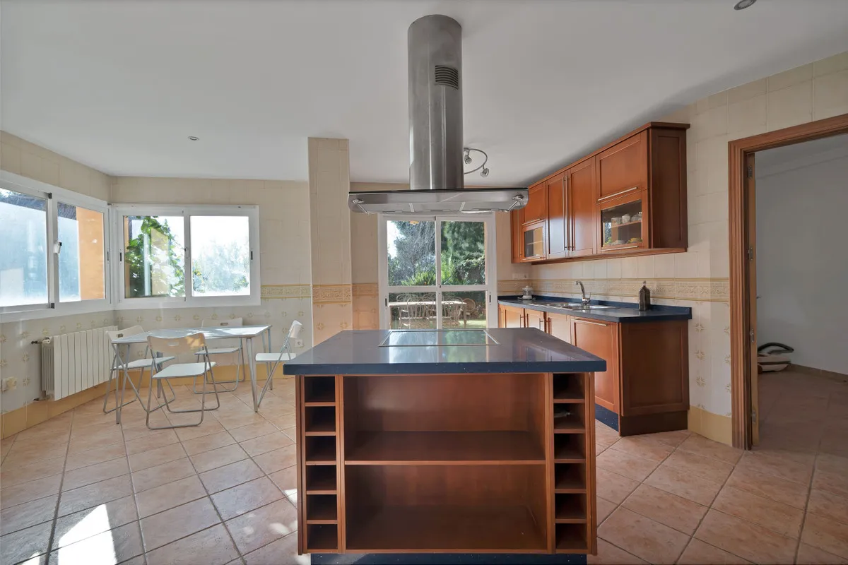 2a550be0-e099-4aeb-83a9-02774a599b21