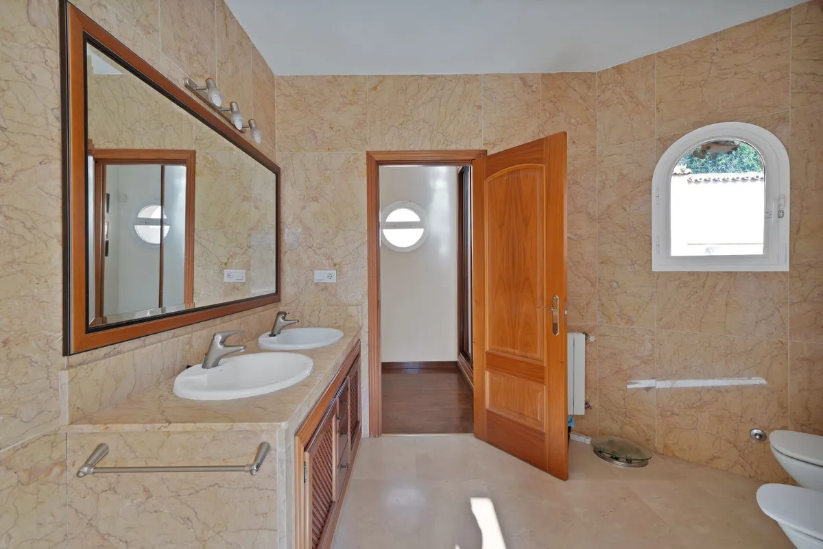 e005b3b1-8be3-466a-a0ed-5e062b68331e