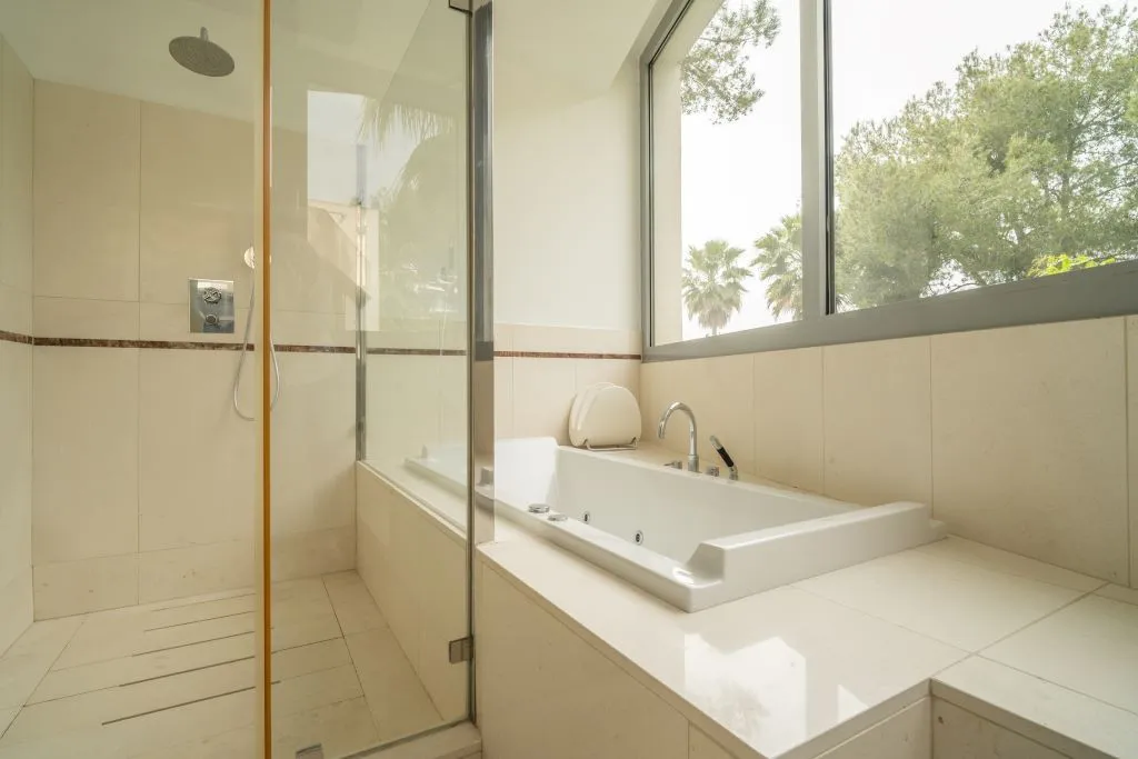 568e784d-25f8-48e9-b9de-cb9e11648449