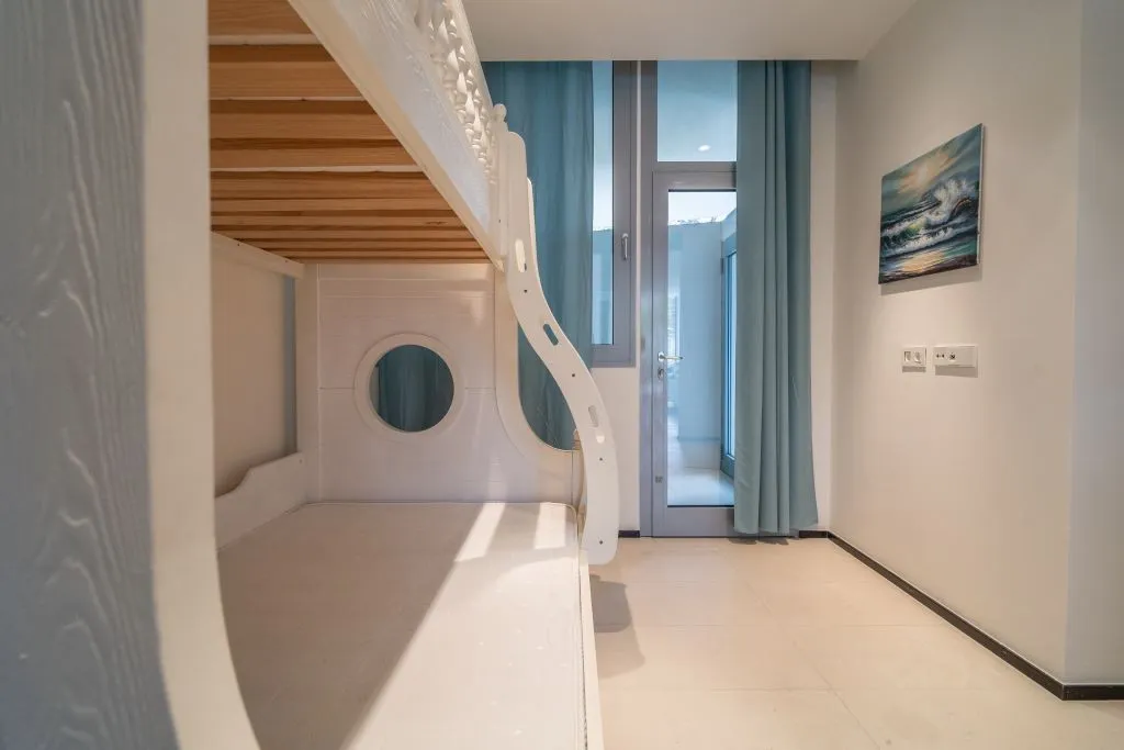 9ab0f4cb-f7e5-4dcb-936b-fea6462fd373