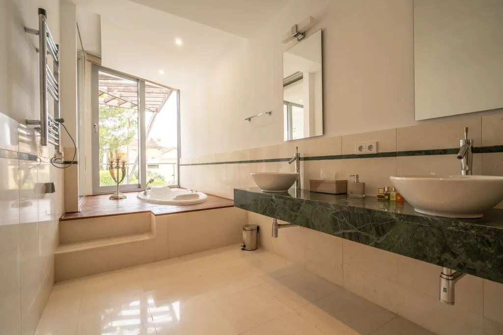 b053ceba-fbe2-475f-a0b1-aa84af1bef37