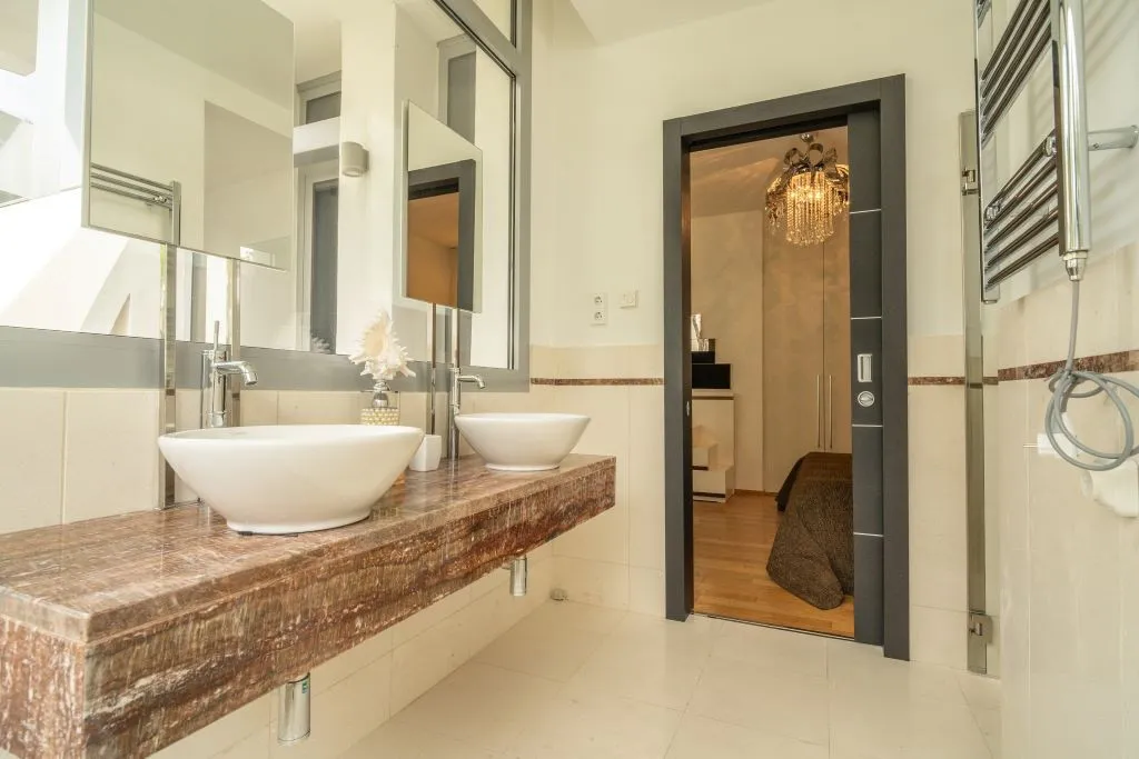 b58eb379-a369-4f6e-8db1-7276ef792152