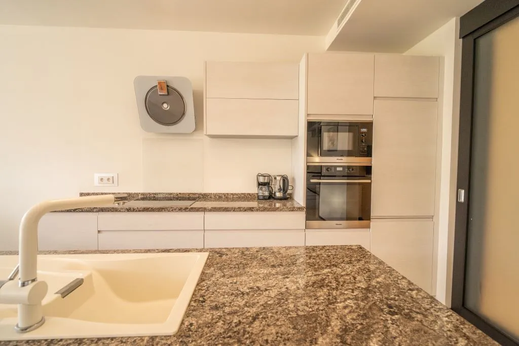 f1bb7b25-d37b-4e4d-a89c-35c41fd9240a