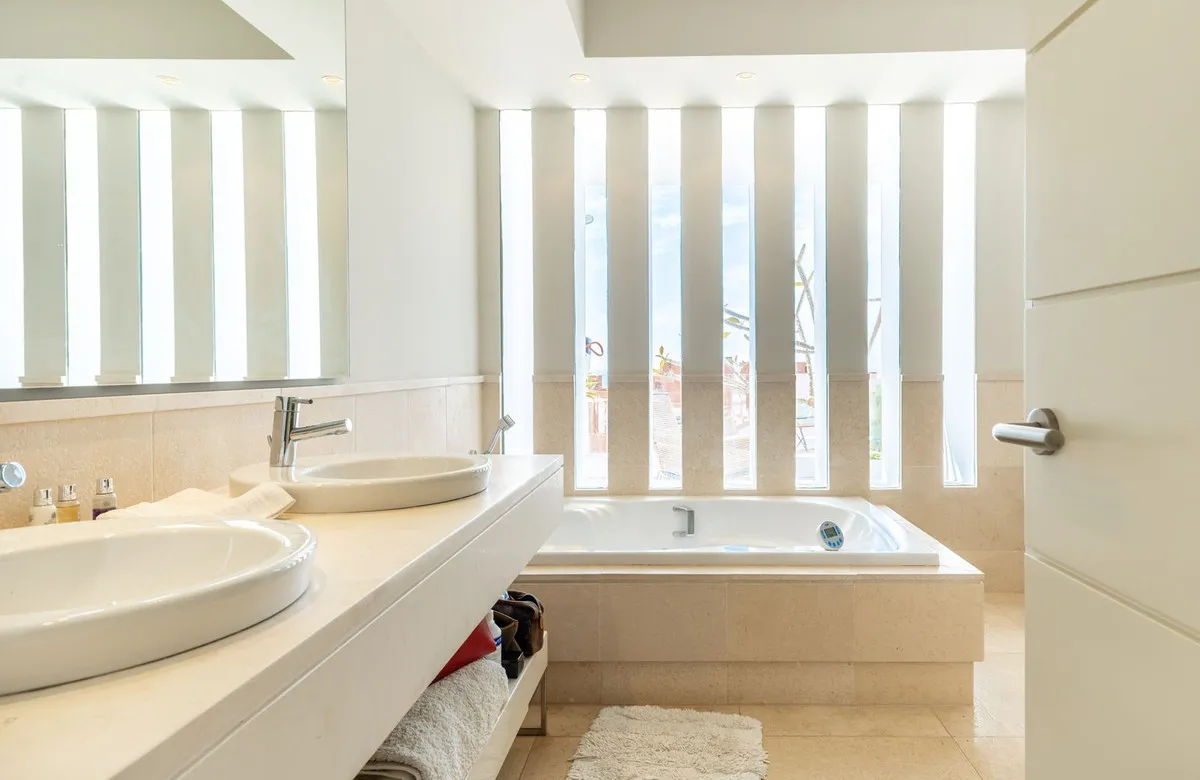 ac025511-a937-4293-98c6-e21648b864f7