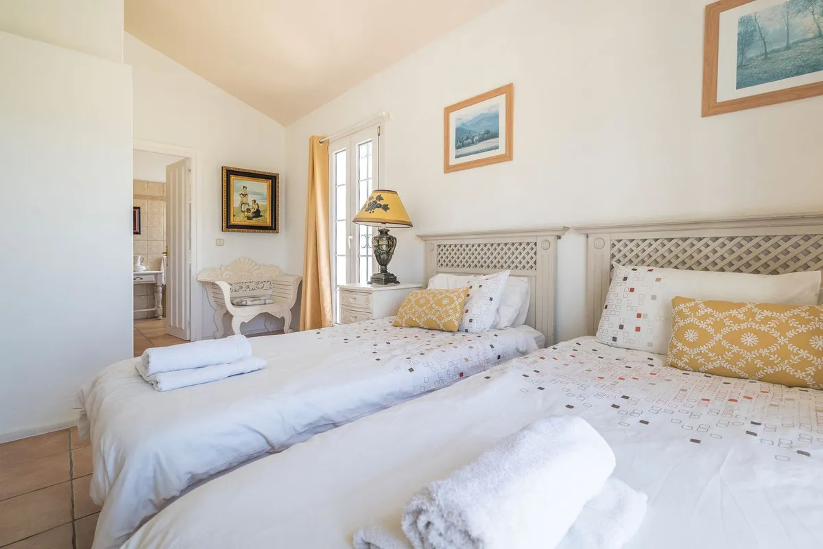 10704f2a-5aec-49bb-8507-bbdaa9b6c2f9