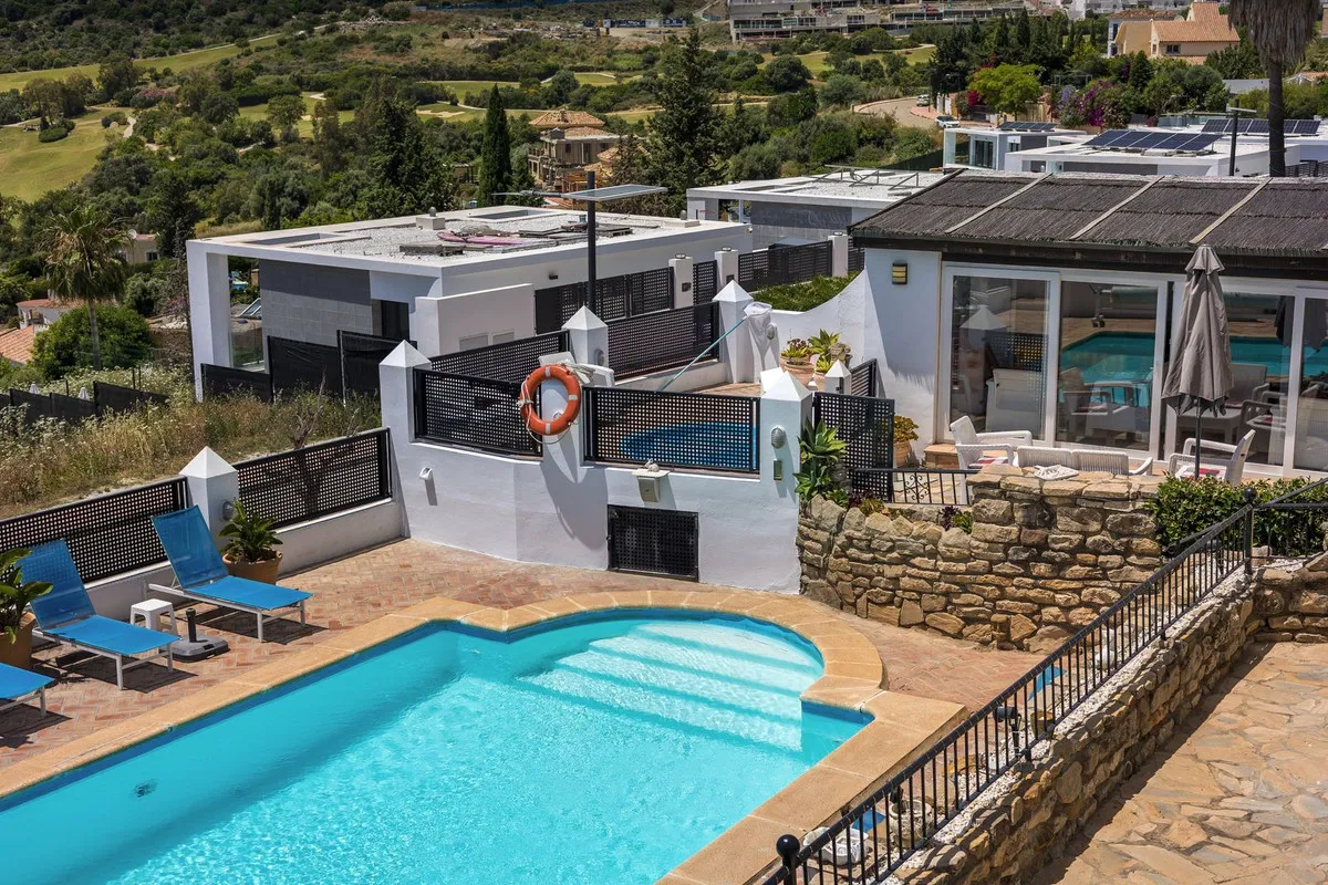 505e7ff3-5333-476c-b44a-90f1e50bc33e