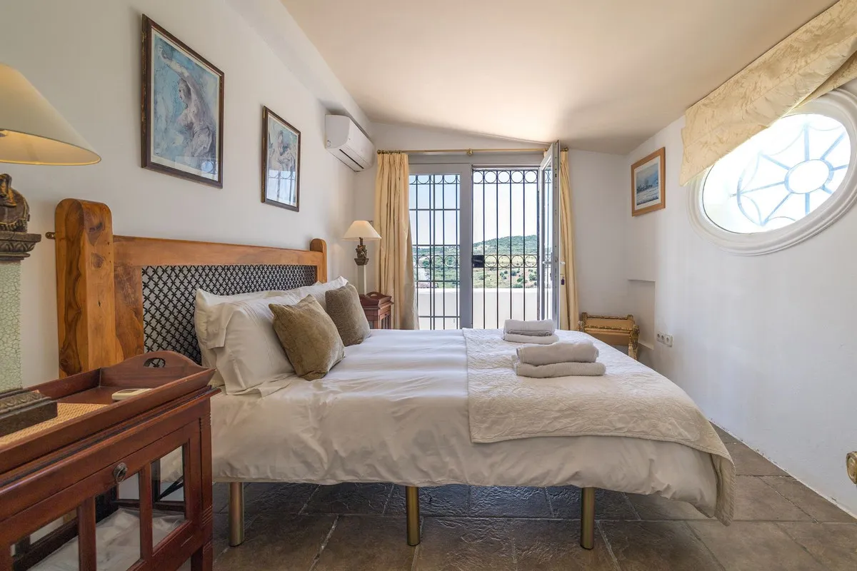 b24a51b5-7d54-472a-8317-958ac5d48c04