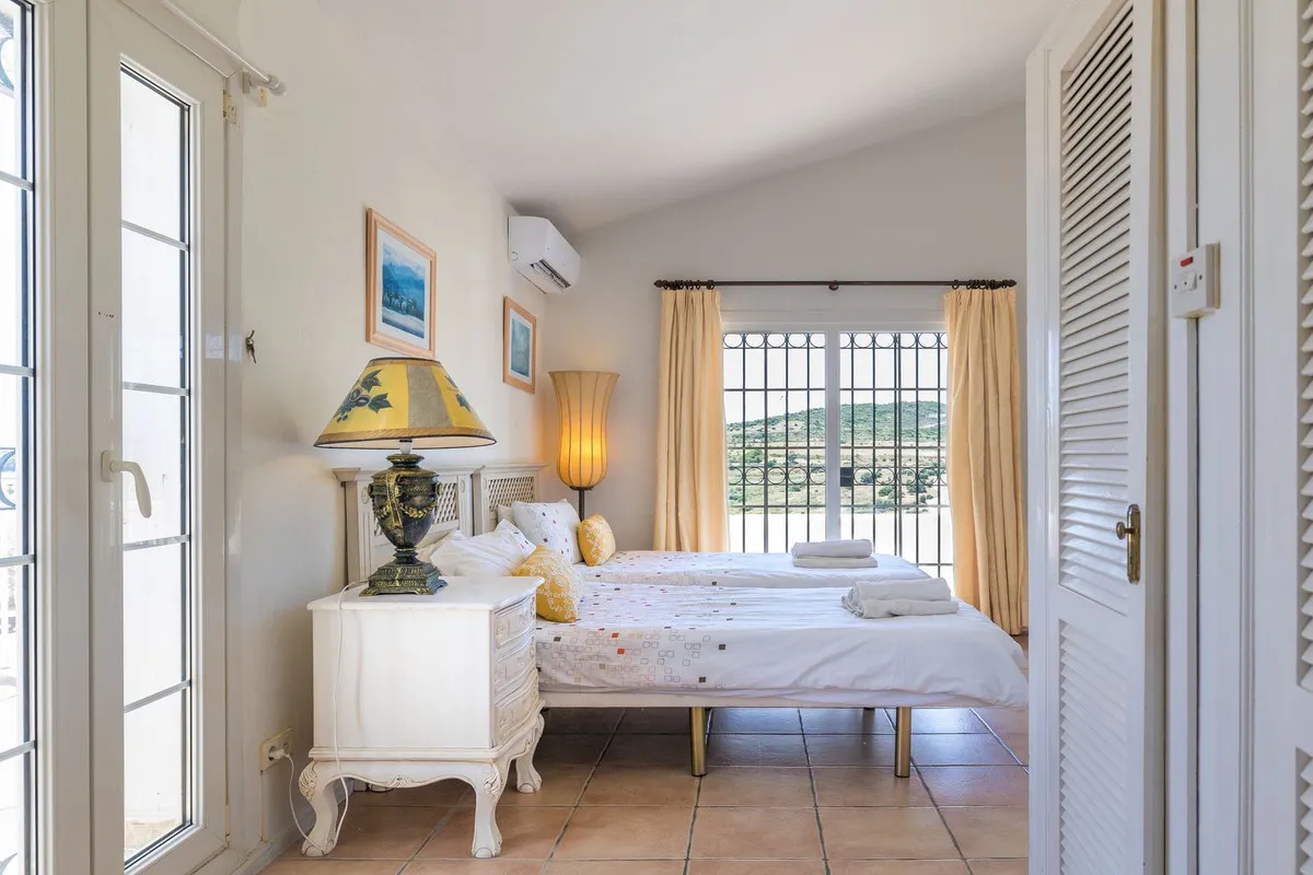 b5c8bffb-3d98-4e4b-9dea-c437ae4ad0eb