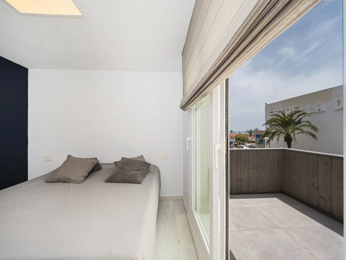 8051bbf4-8603-4904-a4c5-65783d36608e