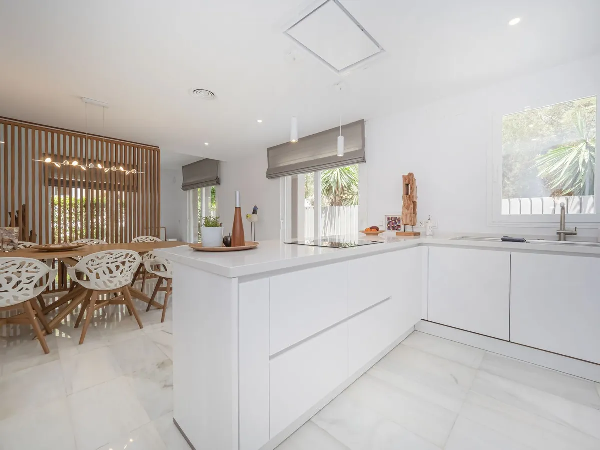 98b2721e-d961-495a-bf08-e1945609dc1d