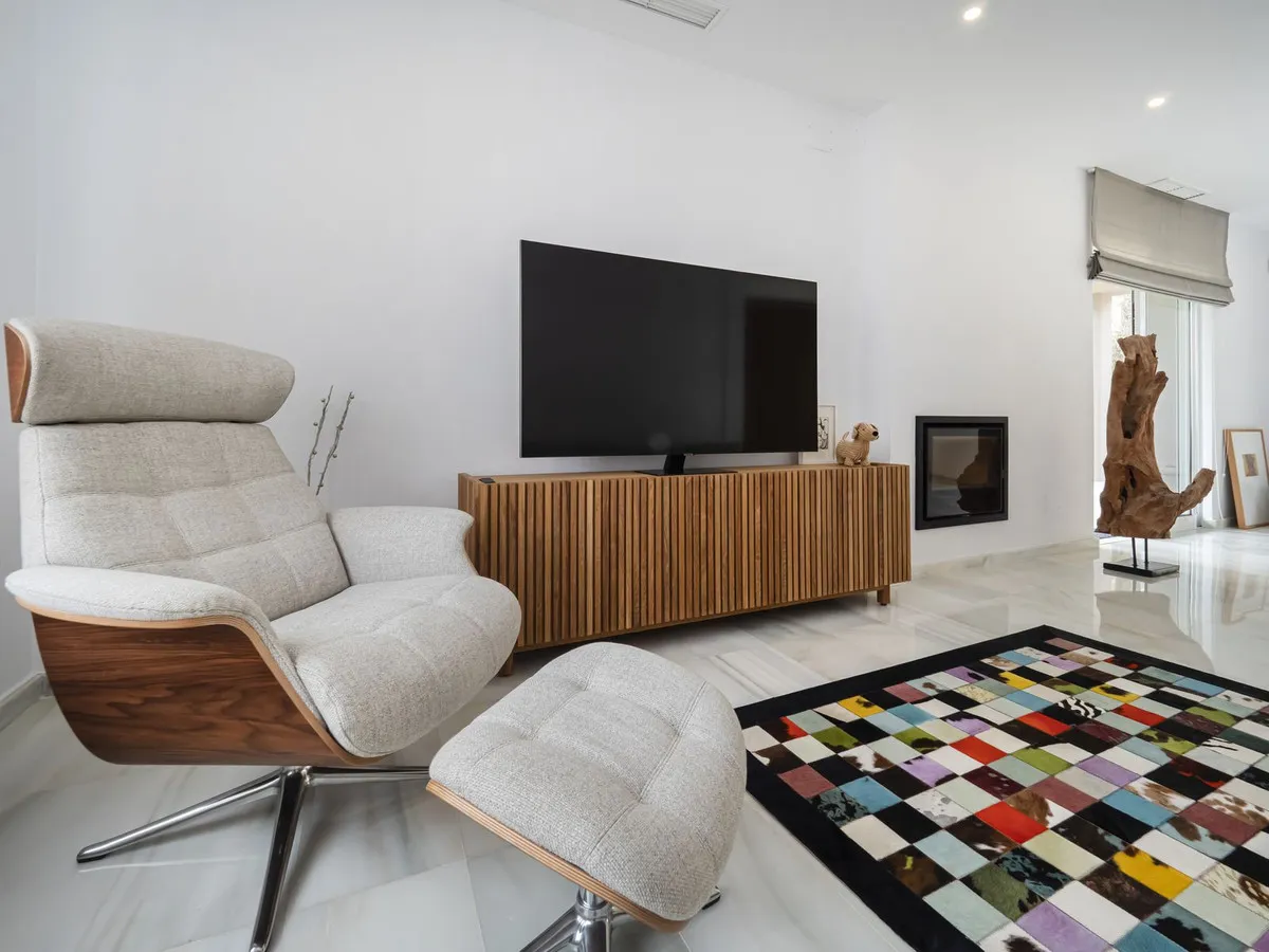 f6a964c9-de1c-42d2-b728-0c54d499161d