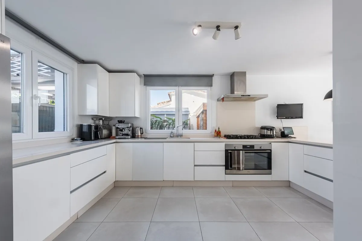 694c5a41-6e6e-41d2-b451-6c22947978f3