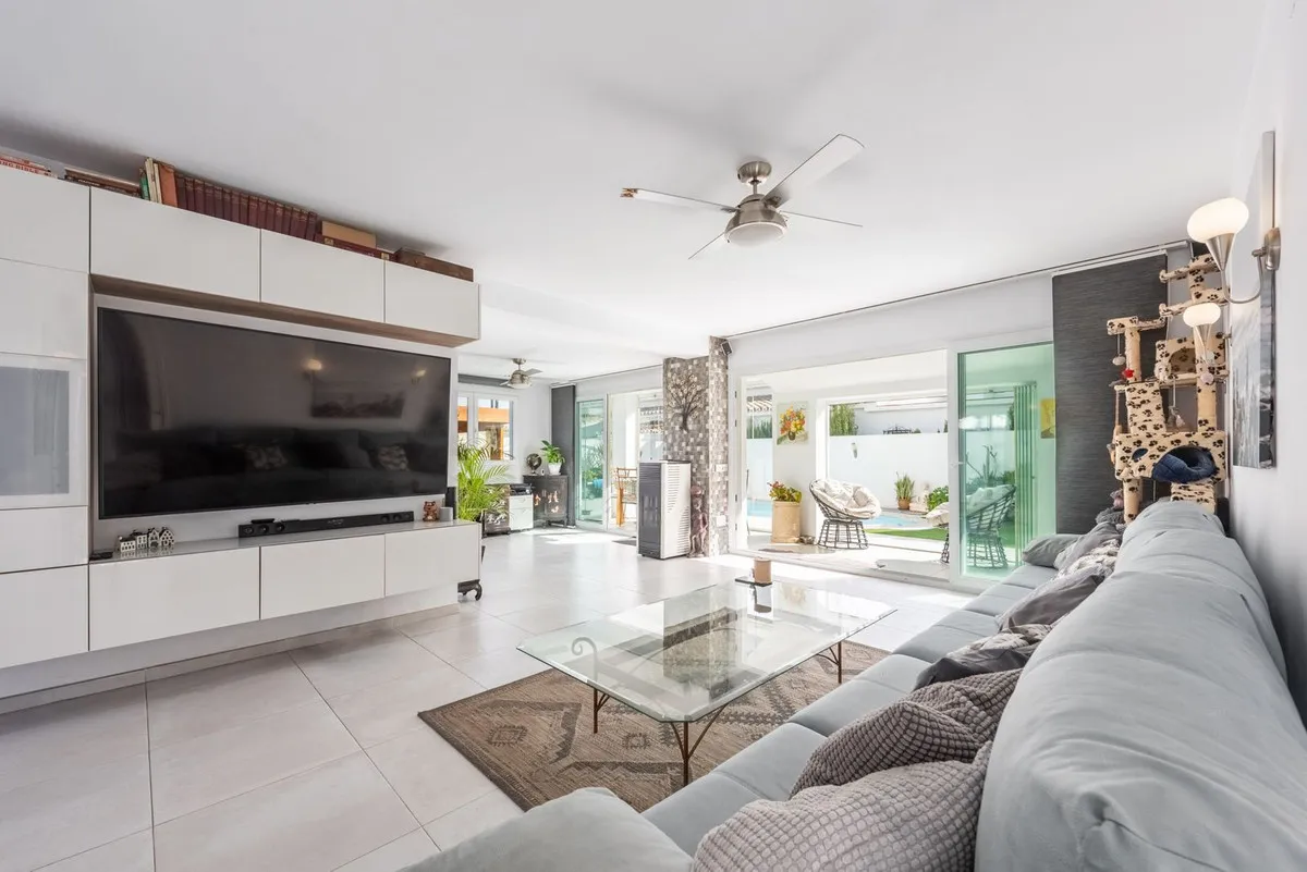 ae182276-f8df-4f01-b969-ddf3e50d45f8