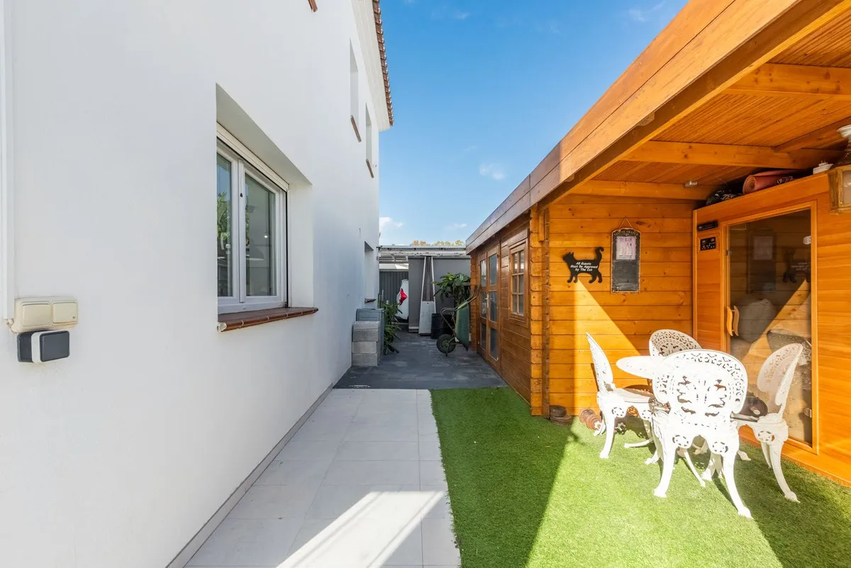 afa24eb2-104a-4a99-b6f9-b4c20f7453e1