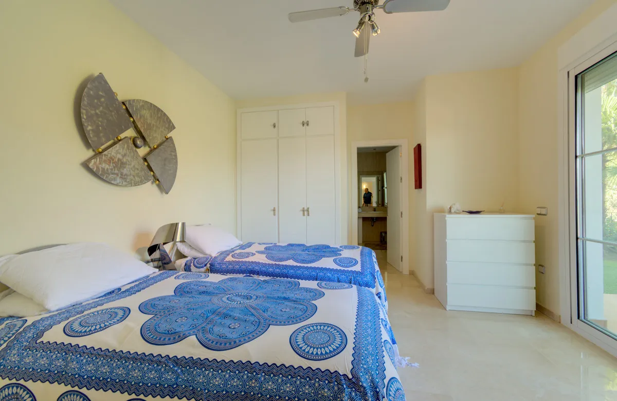 30b9fe4c-23aa-4881-a70b-4f26f4ade6a0