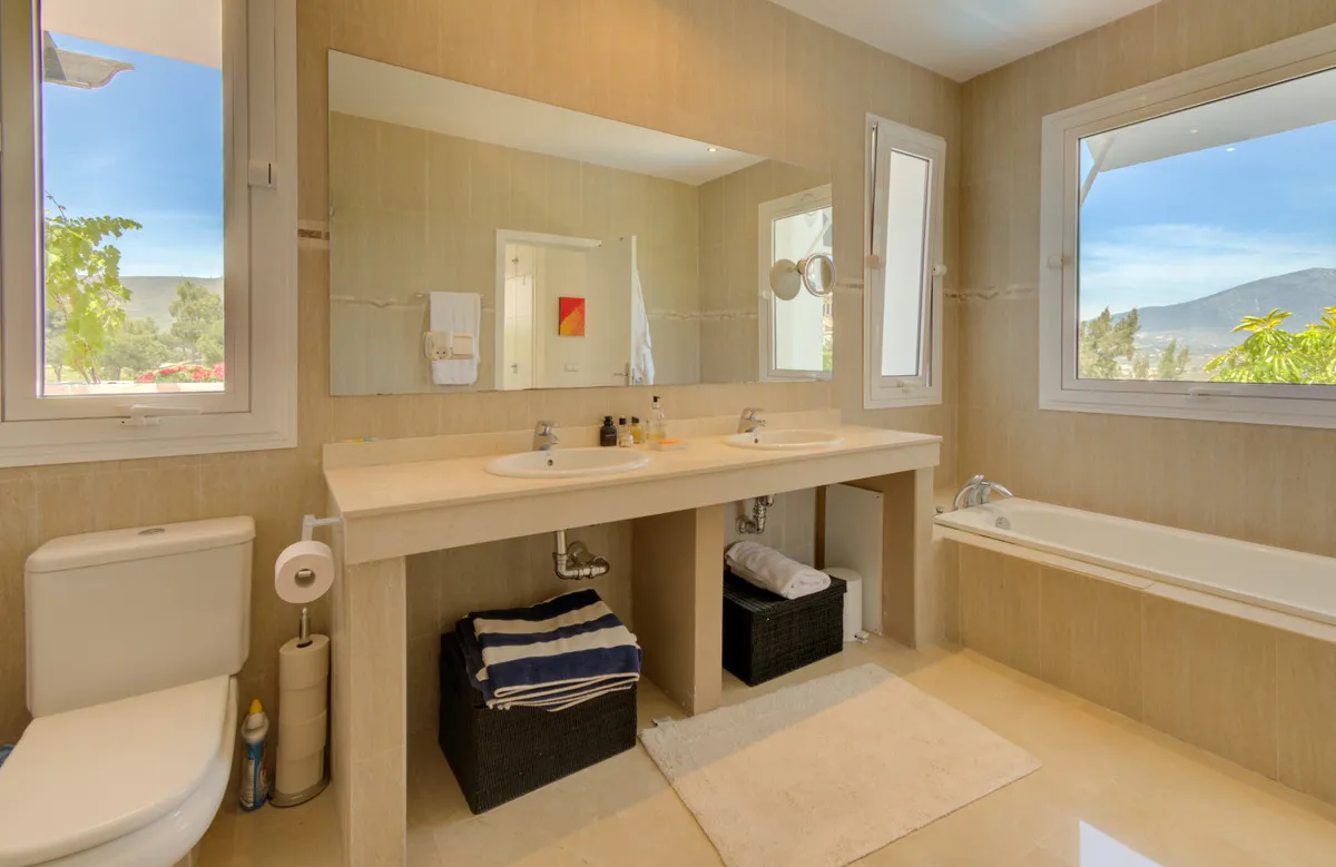 de2e5729-d0e9-48fe-adca-9d063b4ec498