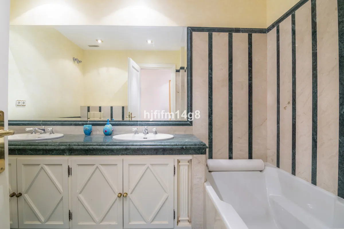 52686c49-0bdf-48fe-b9c9-ab4f5257ff89