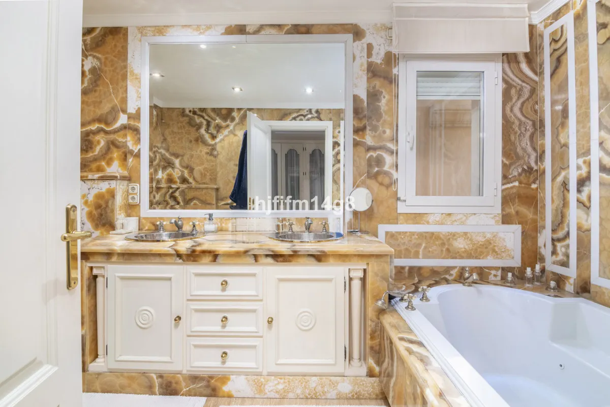 9453e1eb-cda8-4cb0-8466-8761be0fb951