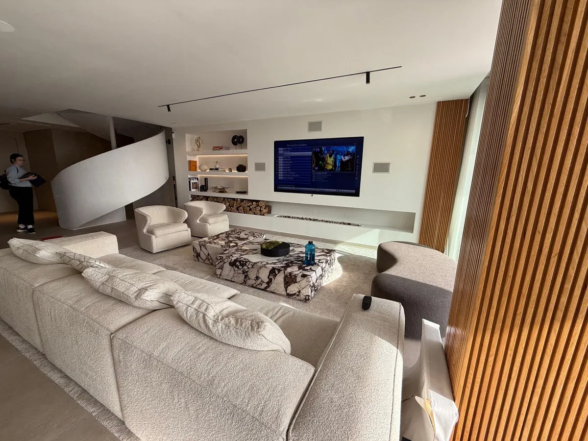 85b169f3-9e5c-476b-b1e8-cbd2ab7147ba