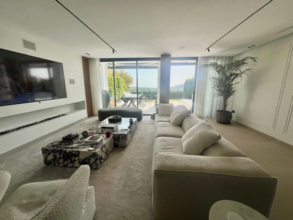 b0d56b5d-7743-4e56-8fb7-6650fed1c76c