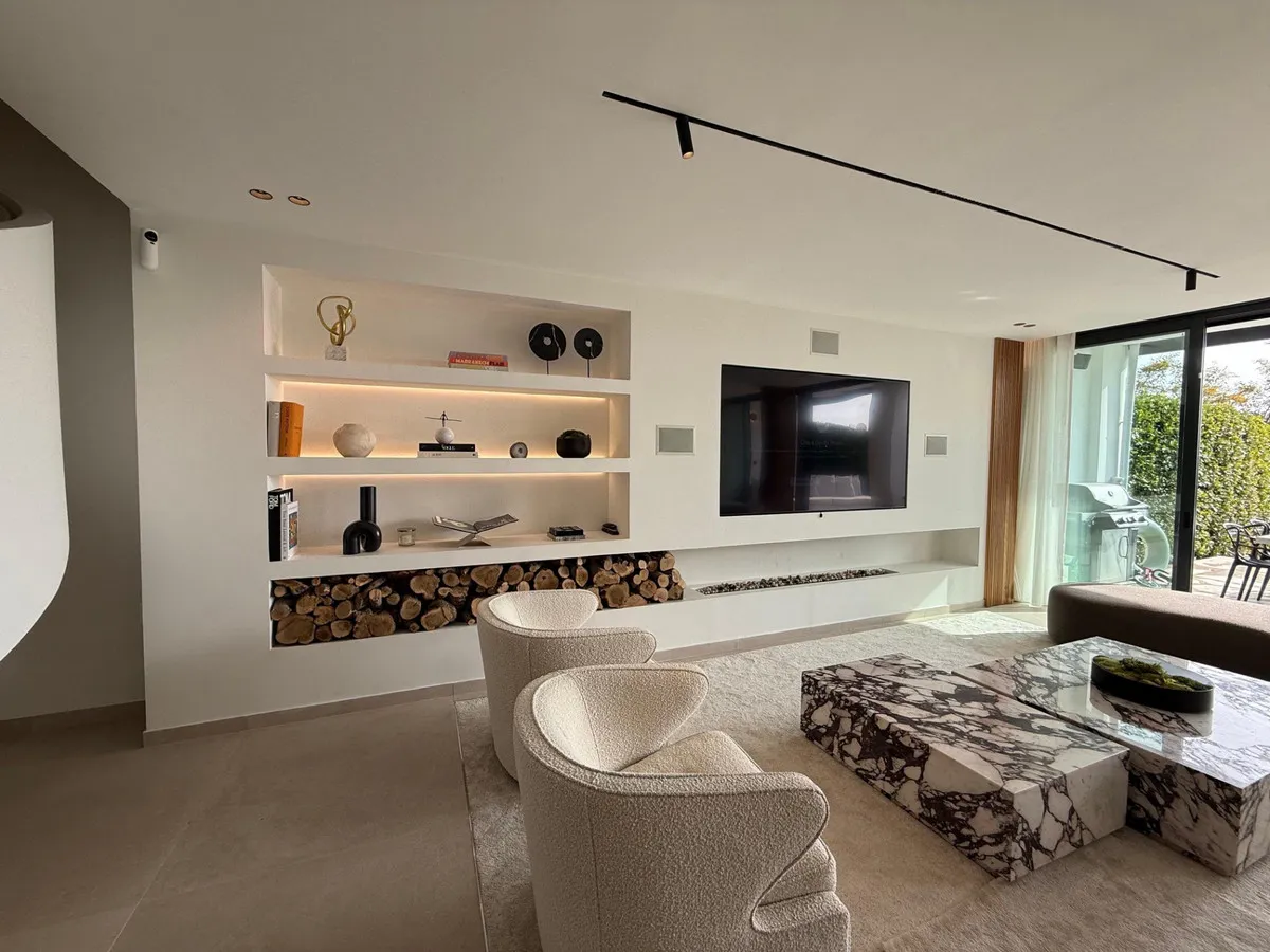 b974cf65-299b-4f76-a14e-473c2b4e4437