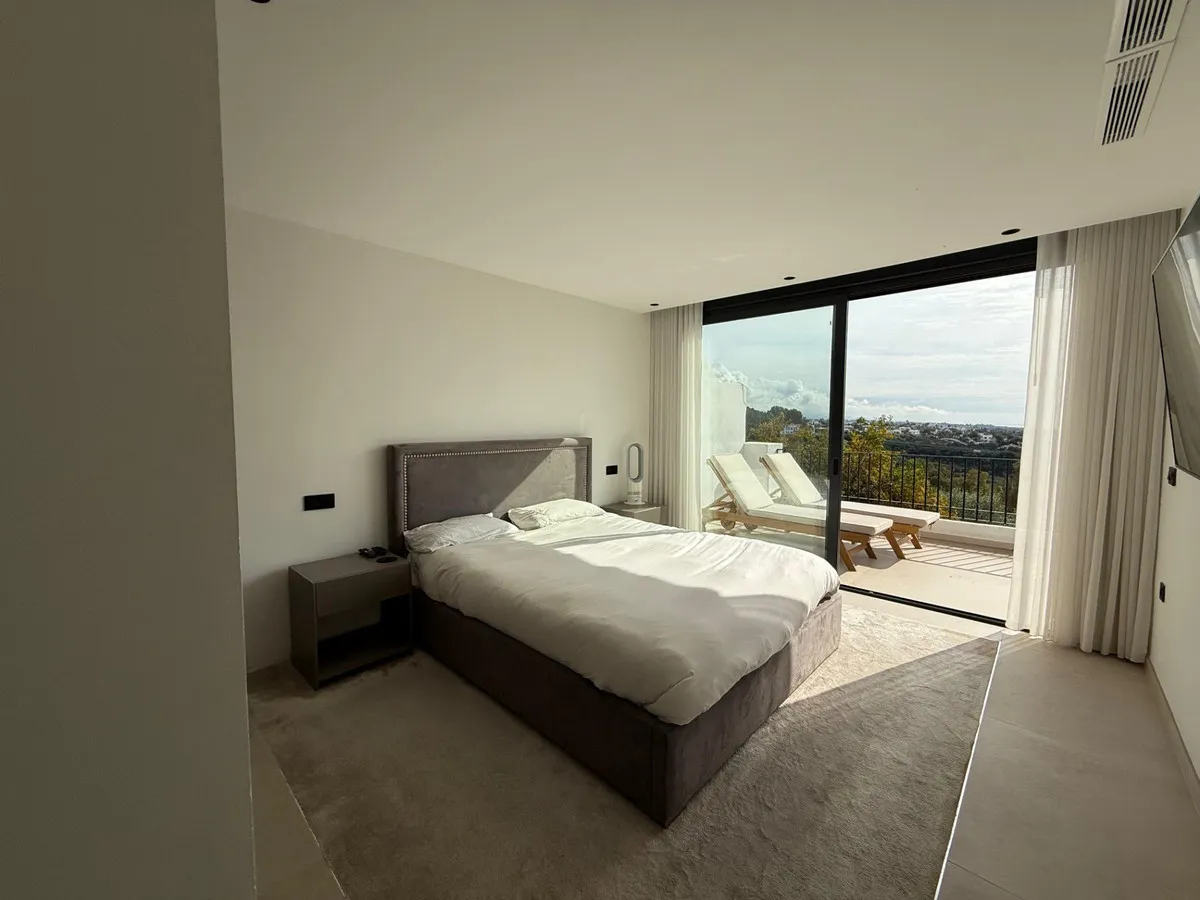 cae34c43-0343-4727-809b-49025cbe7ffc