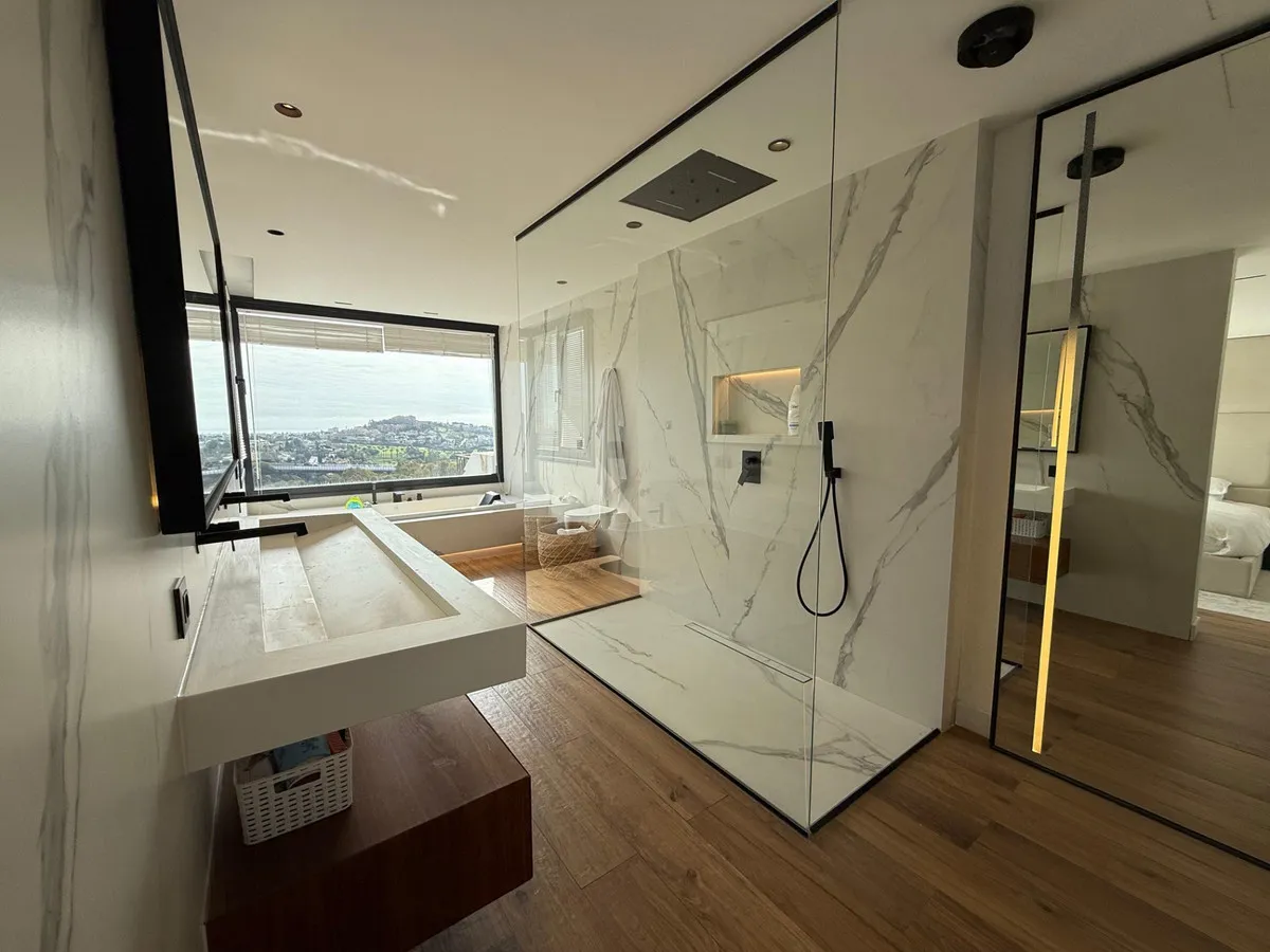 e4d19869-502a-4a37-bda0-dc5556022a0c