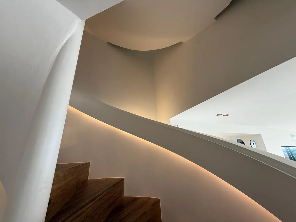 f06d2b60-e5ef-48a3-b631-36e3189e926d