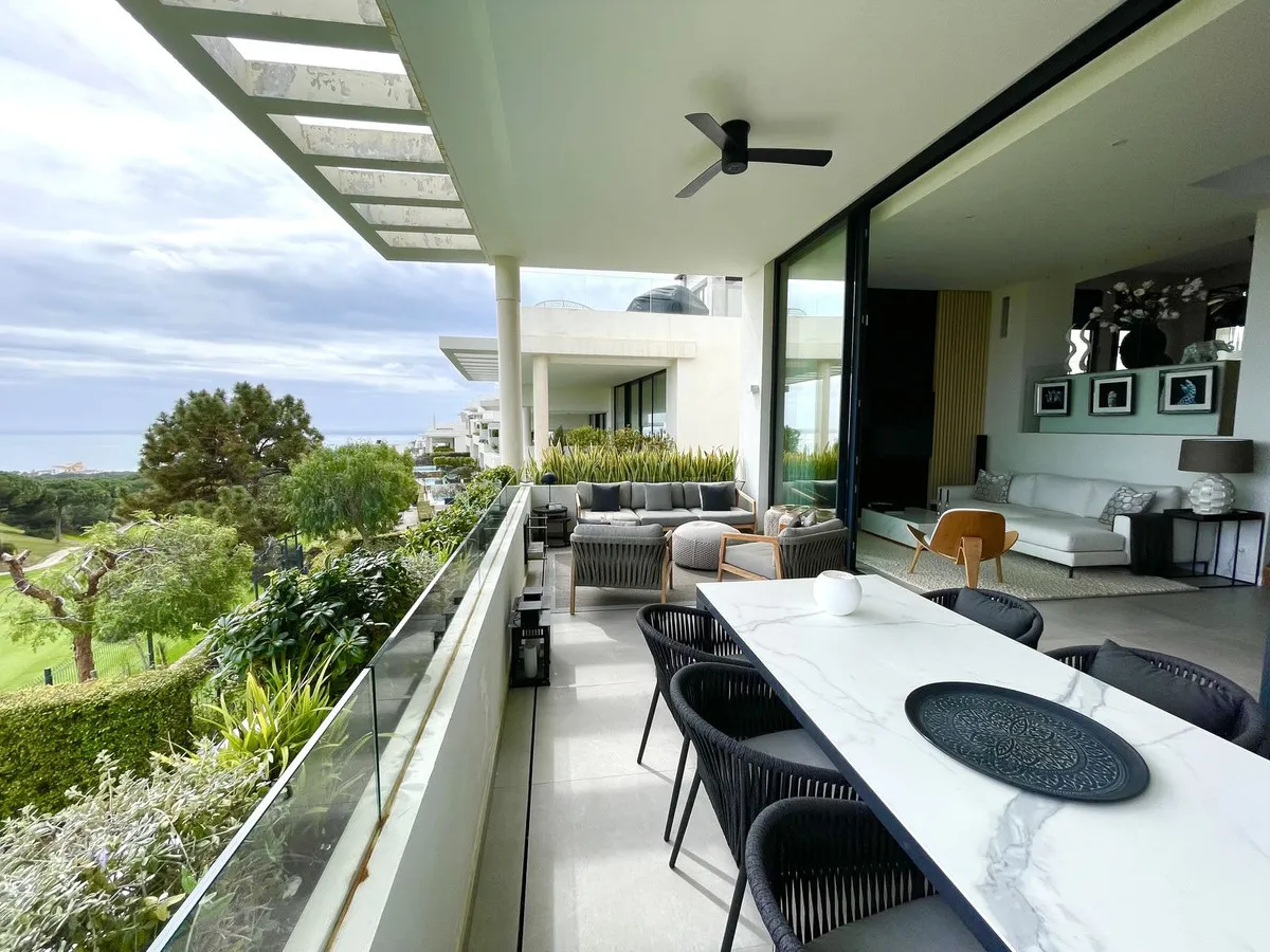 2dc5c949-4a5d-47e1-bef0-f173943b3583