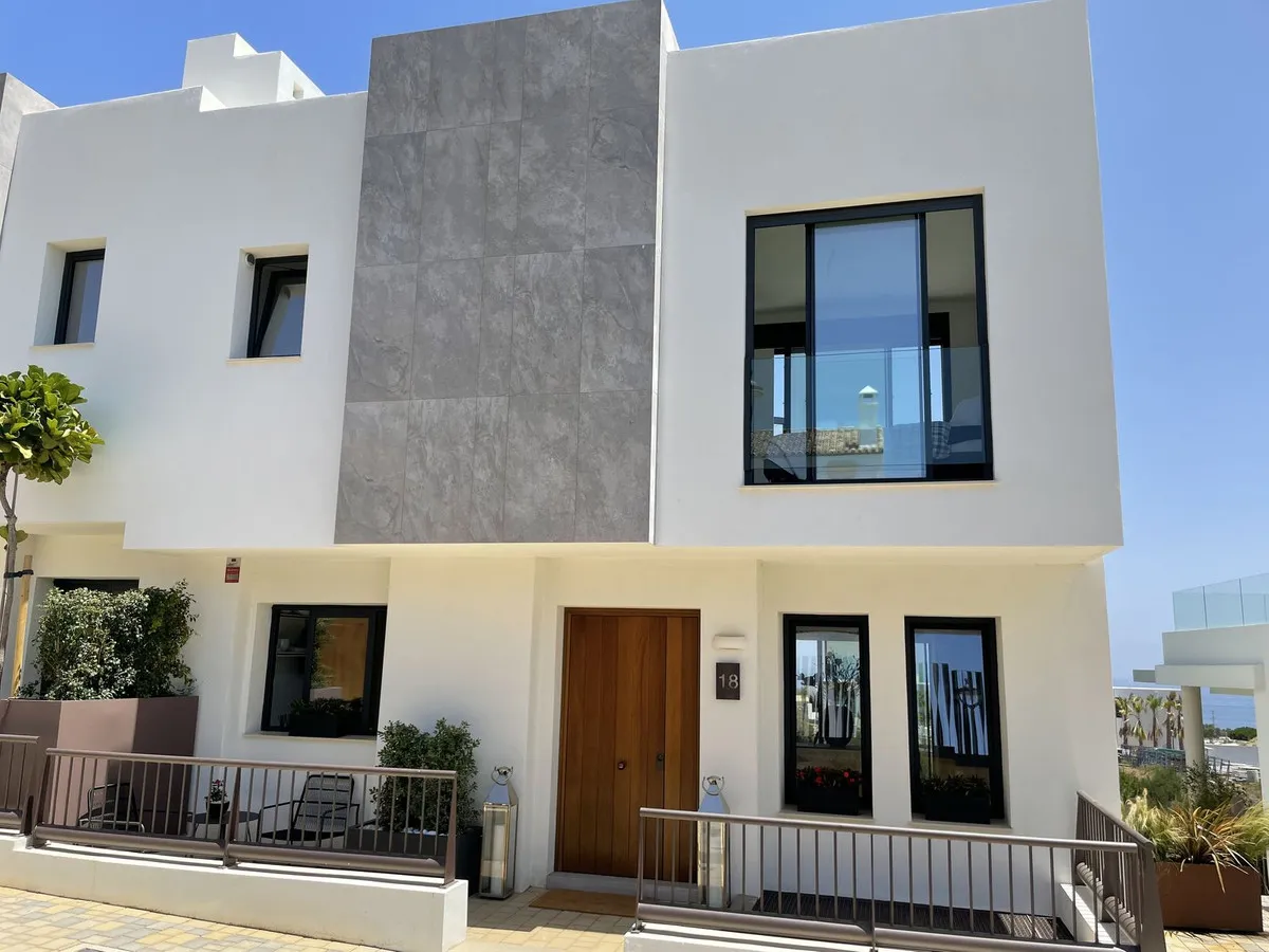 4c982c43-9392-48e0-8785-8343cd1c4077